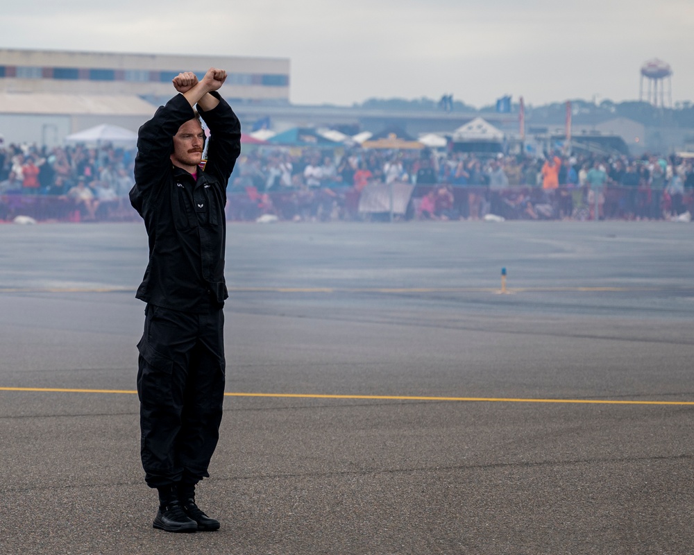 F-35 Demo Team performs at Jacksonville