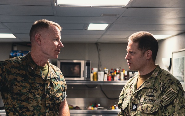 Task Force 61/2 command visits the USS Oak Hill