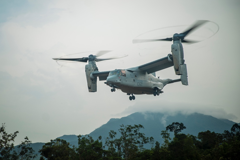 KAMANDAG 8: 15th MEU, Philippine Marines Offload Ammunition at Apurawan