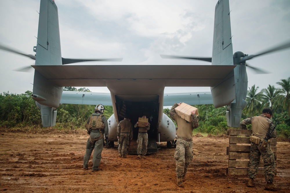 KAMANDAG 8: 15th MEU, Philippine Marines Offload Ammunition at Apurawan