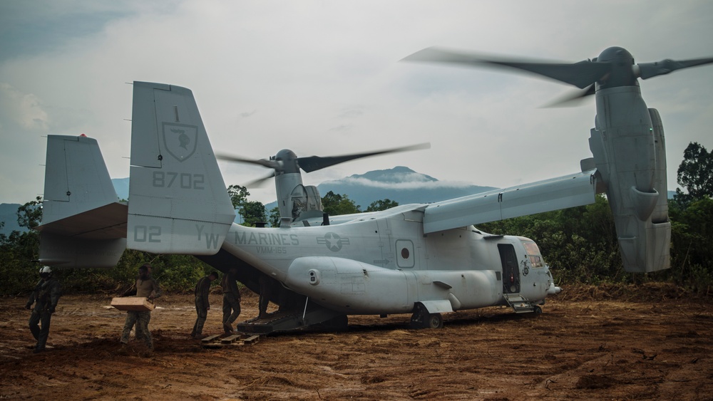 KAMANDAG 8: 15th MEU, Philippine Marines Offload Ammunition at Apurawan