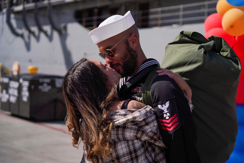 USS Harpers Ferry Returns to San Diego