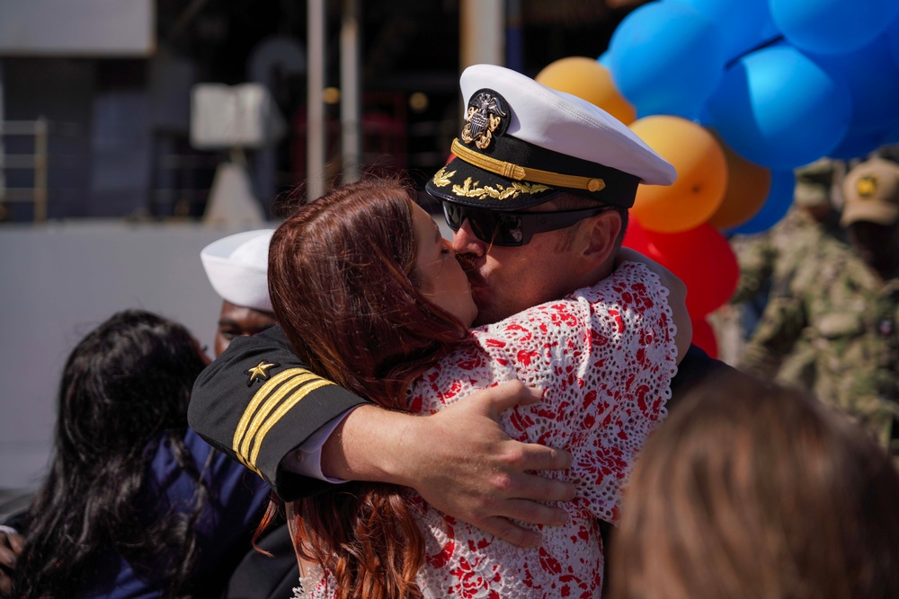 USS Harpers Ferry Returns to San Diego