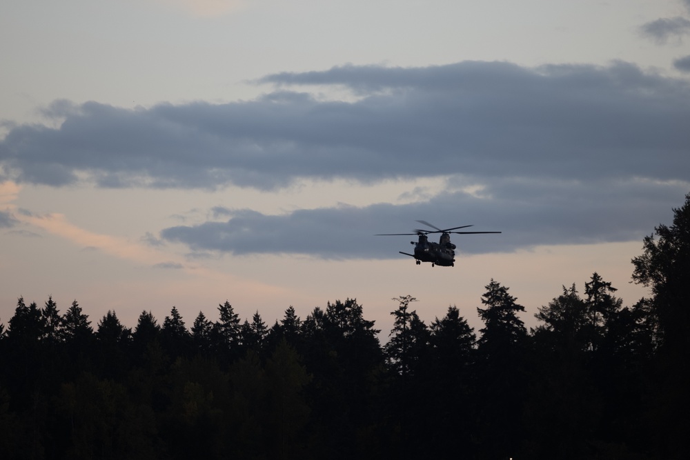 1st Recon Marines participate in helocasting exercise