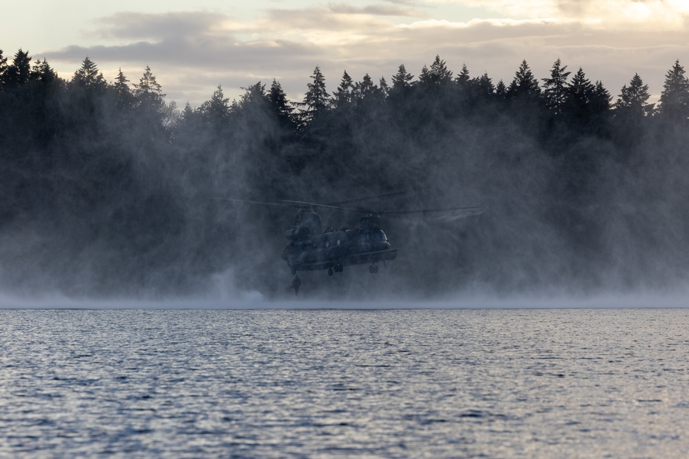1st Recon Marines participate in helocasting exercise