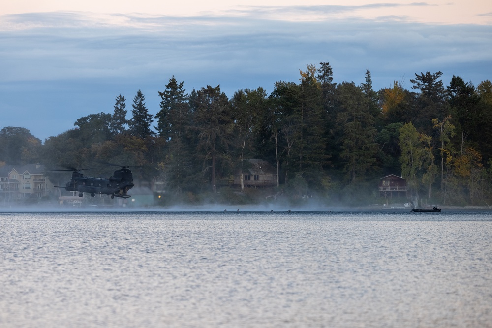1st Recon Marines participate in helocasting exercise