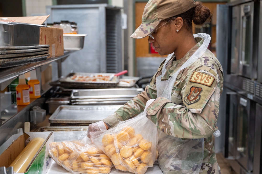 403rd FSS back in the kitchen