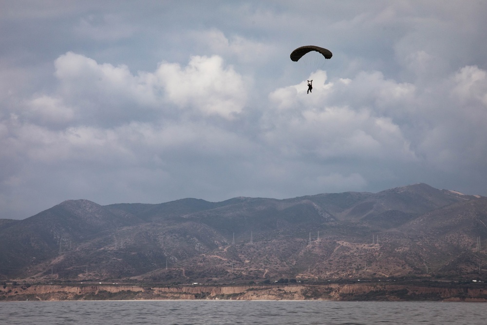 1st Recon Bn. participates in HALO jump exercise