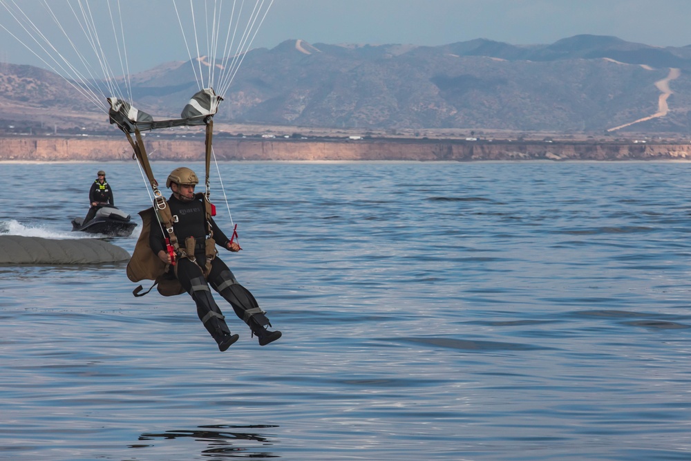 1st Recon Bn. participates in HALO jump exercise