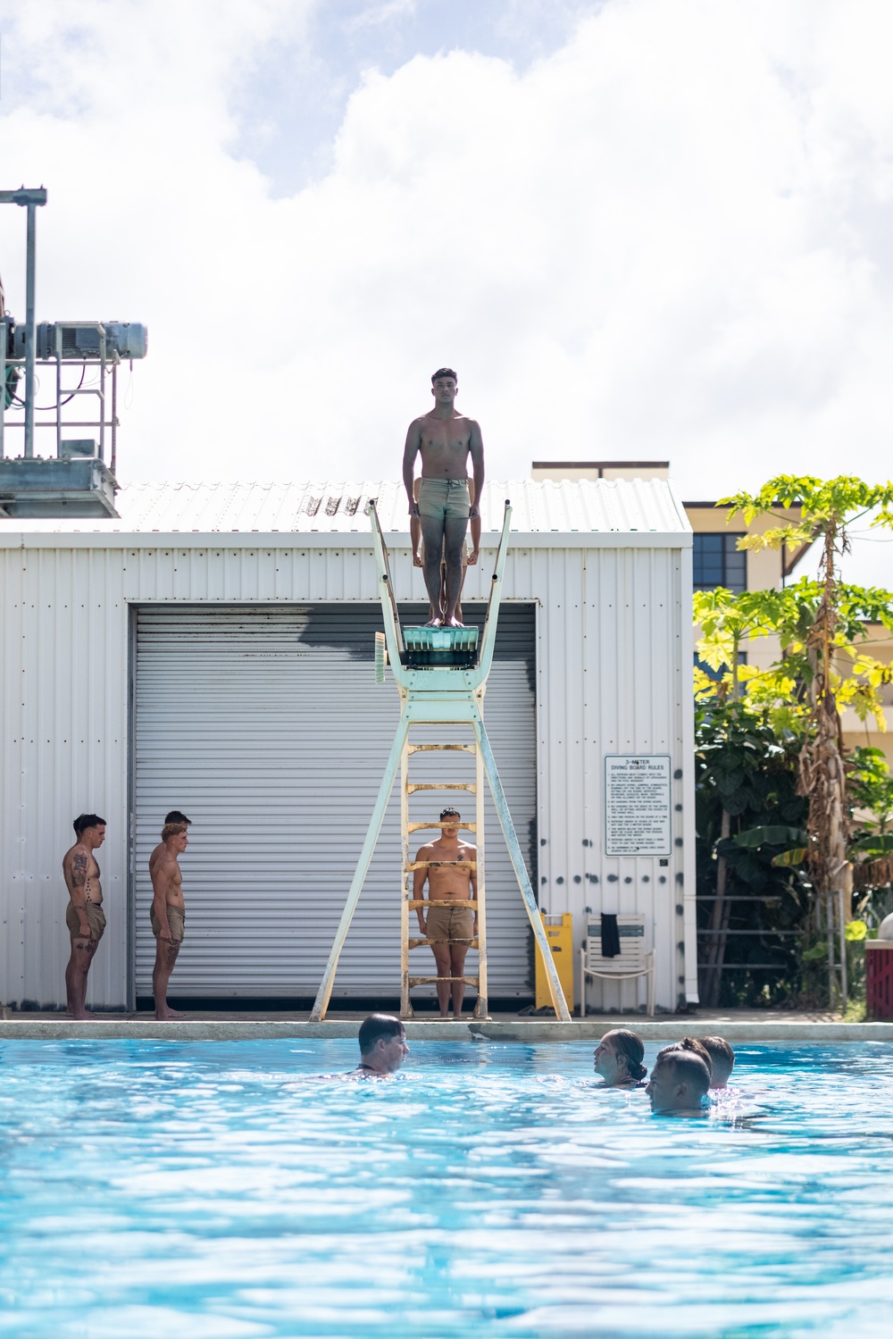 Hawaii Marines graduate MCIWS course