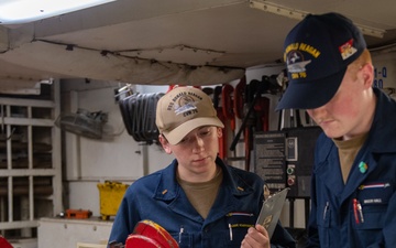 USS Ronald Reagan (CVN 76) prepares for a maintenance assist visit