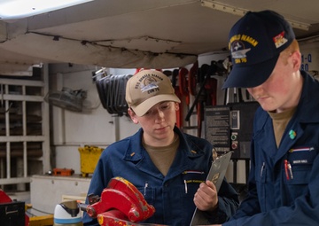 USS Ronald Reagan (CVN 76) prepares for a maintenance assist visit