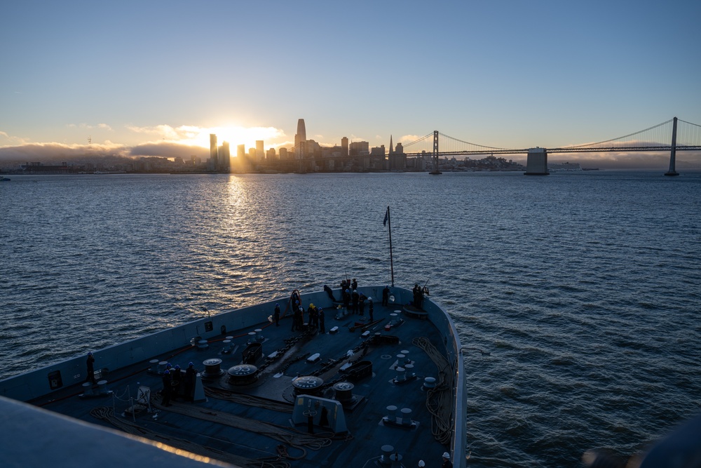 USS Somerset (LPD 25) departs San Francisco