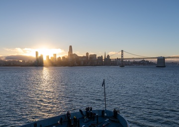 USS Somerset (LPD 25) departs San Francisco