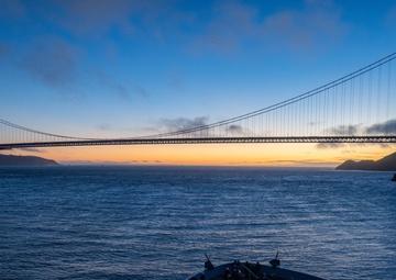 USS Somerset (LPD 25) departs San Francisco