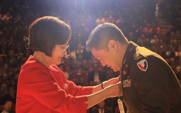 USAG Yongsan-Casey commander receives honorary citizenship