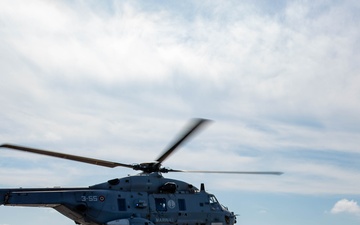 Service members from the Italian military visit USS Abraham Lincoln