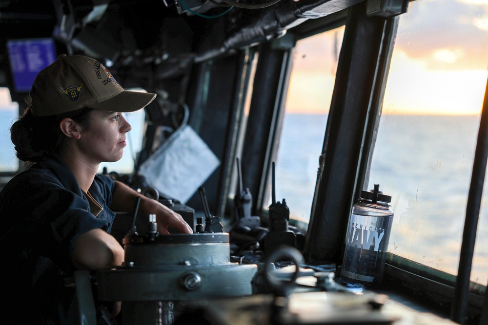 USS Arleigh Burke Bridge Watch