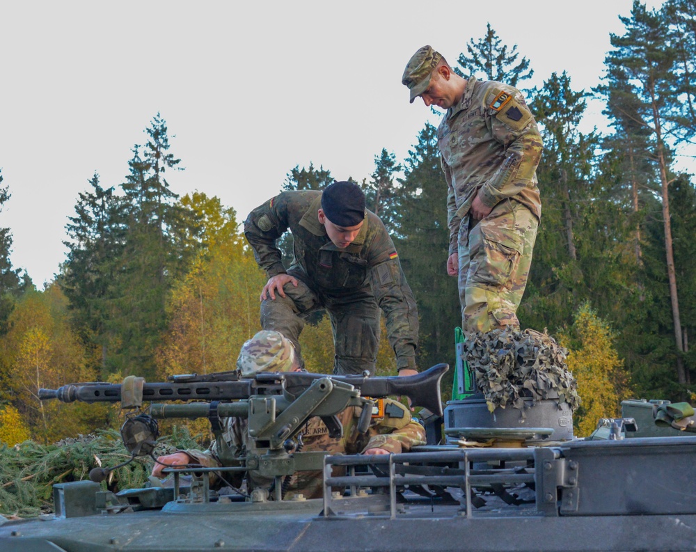 56th SBCT views Leopard 2 A7V demo