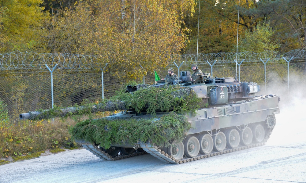 56th SBCT views Leopard 2 A7V demo