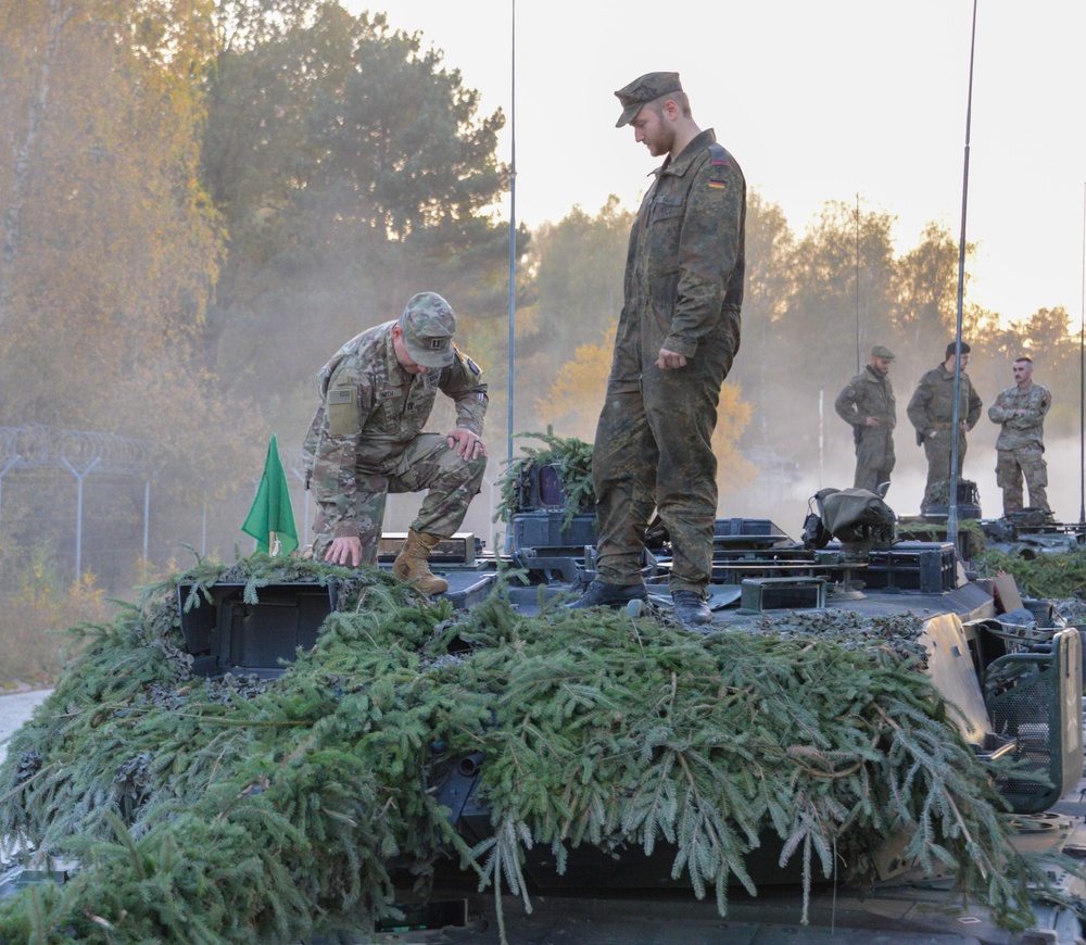 56th SBCT views Leopard 2 A7V demo