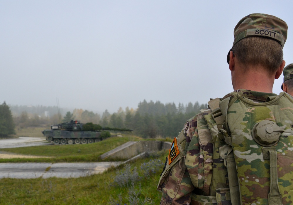 56th SBCT views Leopard 2 A7V demo