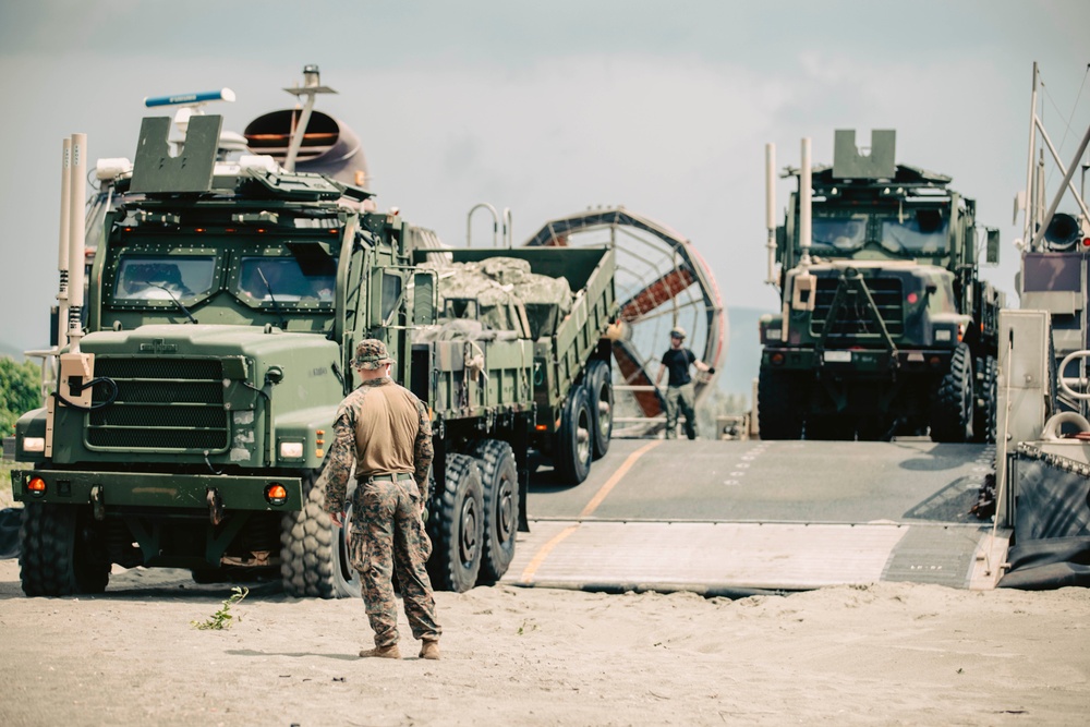 KAMANDAG 8: 15th MEU Marines Convoy to Apurawan for Coastal Defense Exercise