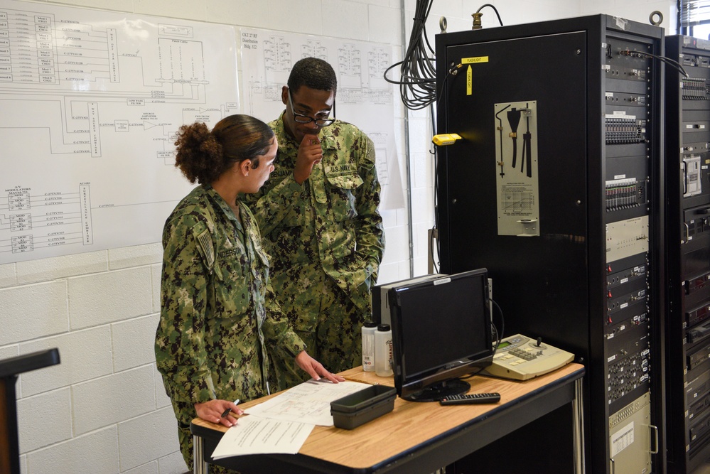 SCSTC GL IC &quot;C&quot; School Students Troubleshoot SITE TV System