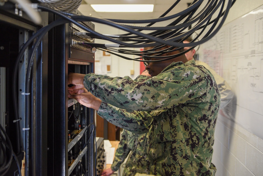 SCSTC GL IC &quot;C&quot; School Students Troubleshoot SITE TV System
