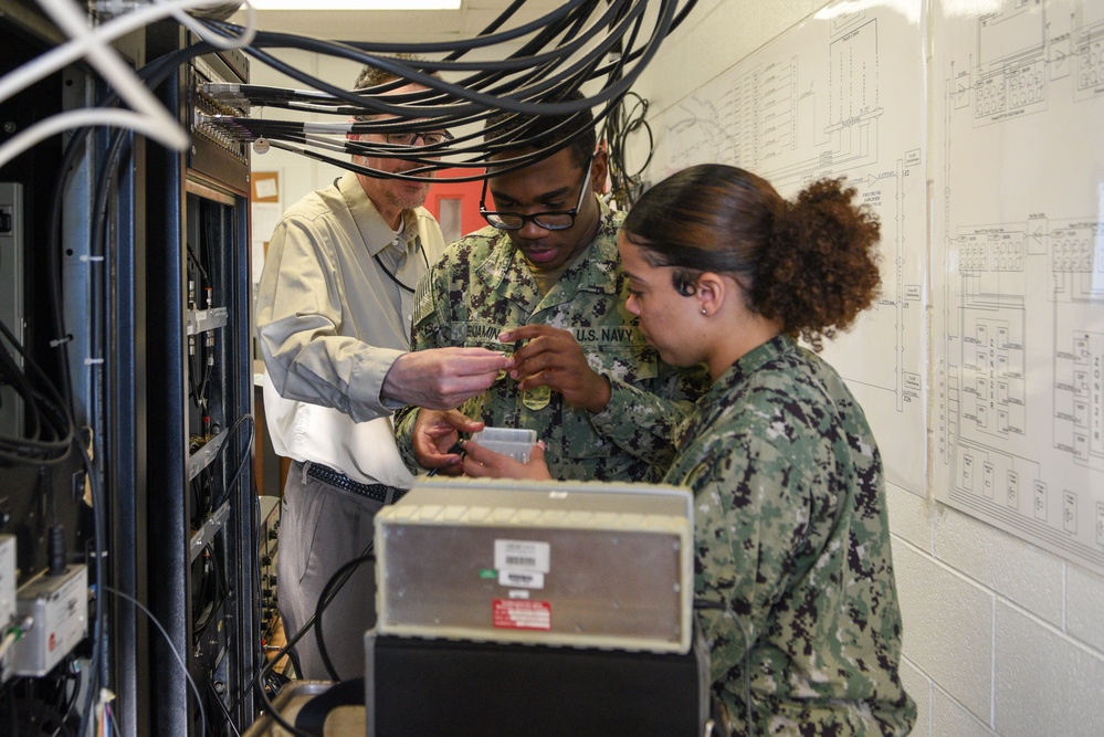SCSTC GL IC &quot;C&quot; School Students Troubleshoot SITE TV System