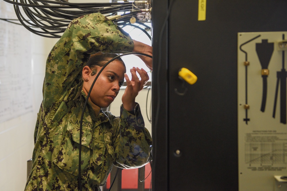 SCSTC GL IC &quot;C&quot; School Students Troubleshoot SITE TV System