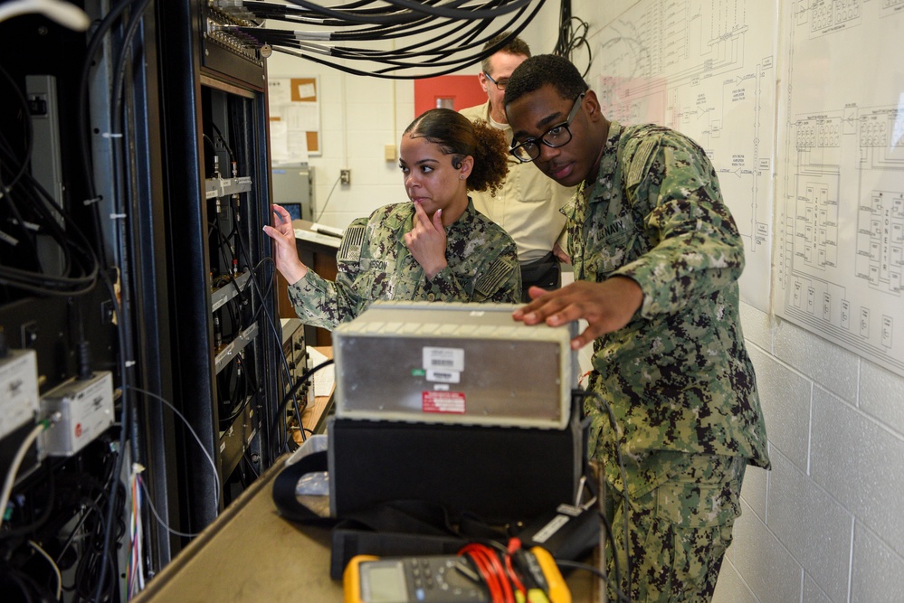 SCSTC GL IC &quot;C&quot; School Students Troubleshoot SITE TV System