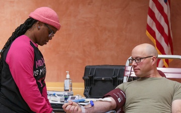 WRAIR holds joint Army and Navy blood donation drive