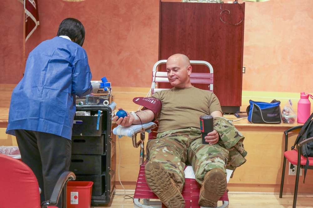 WRAIR holds joint Army and Navy blood donation drive