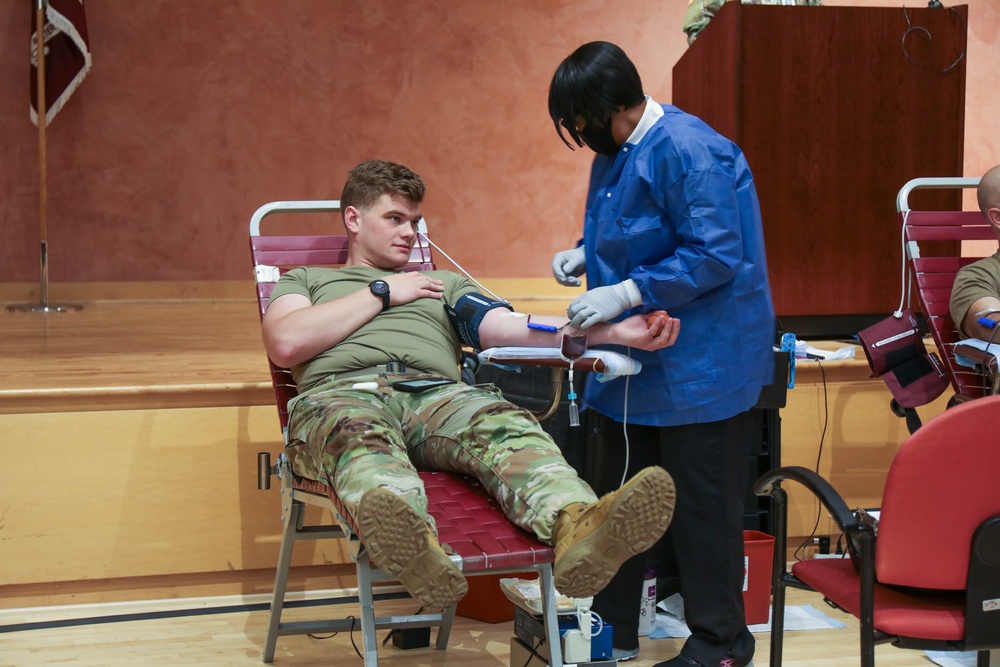 WRAIR holds joint Army and Navy blood donation drive