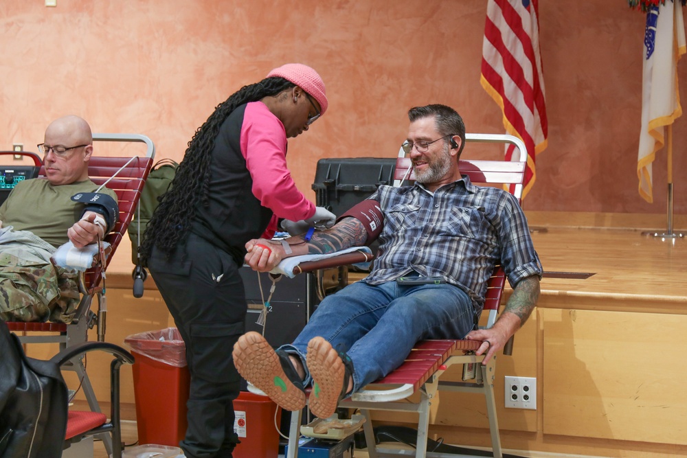 WRAIR holds joint Army and Navy blood donation drive