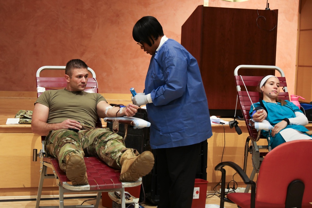 WRAIR holds joint Army and Navy blood donation drive