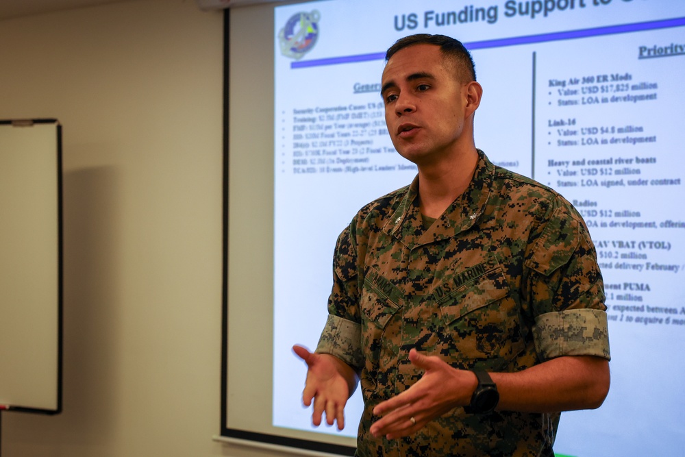 U.S. Marine Corps Forces, South, and Infantería de Marina de Colombia collaborate during a staff planner working group