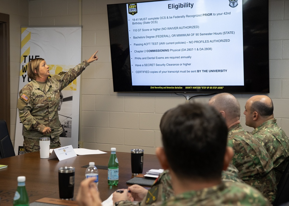 Chief of the Romanian Land Forces and his staff visit Alabama
