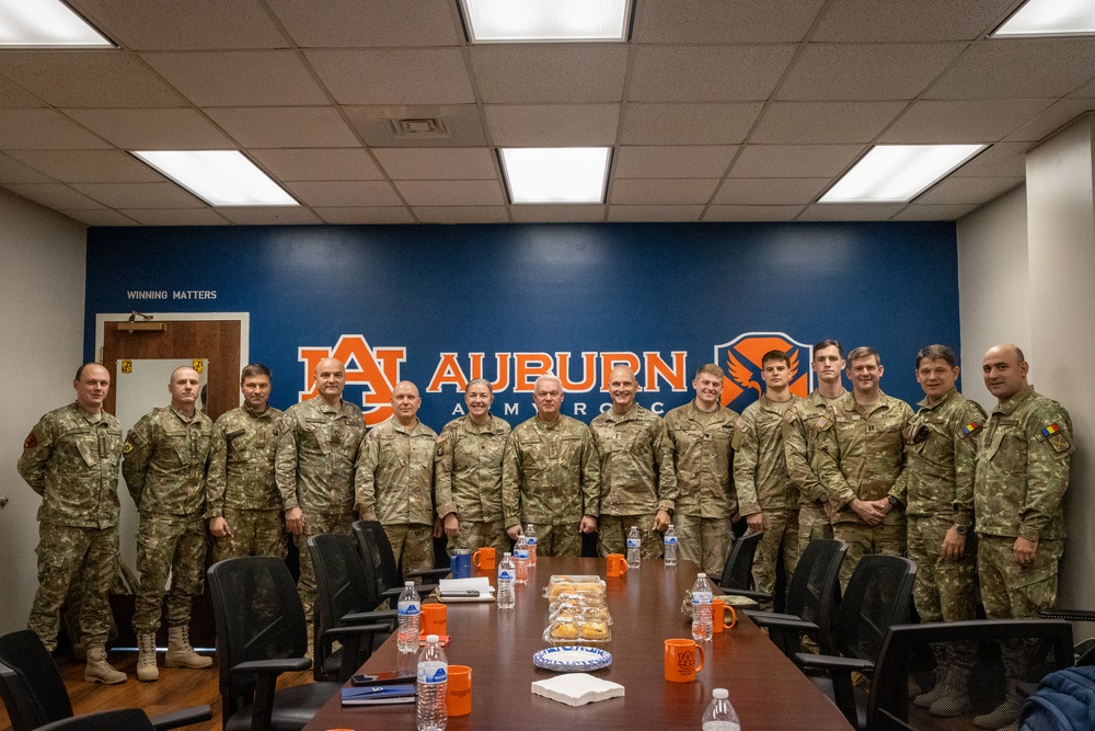 Chief of the Romanian Land Forces and his staff visit Alabama