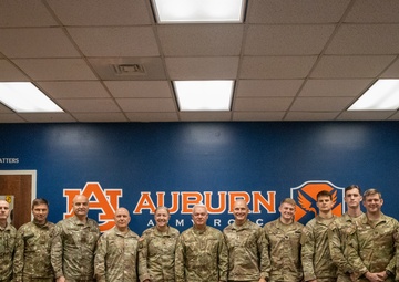 Chief of the Romanian Land Forces and his staff visit Alabama