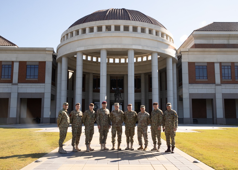 Chief of the Romanian Land Forces and his staff visit Alabama