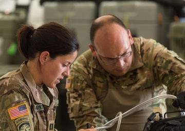 Medical Personnel Rapidly Deploy Forward Surgical Support Sites, Assess Simulated Patients