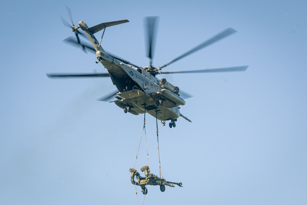 10th Marine Regiment Rolling Thunder: M777 Sky Insertion