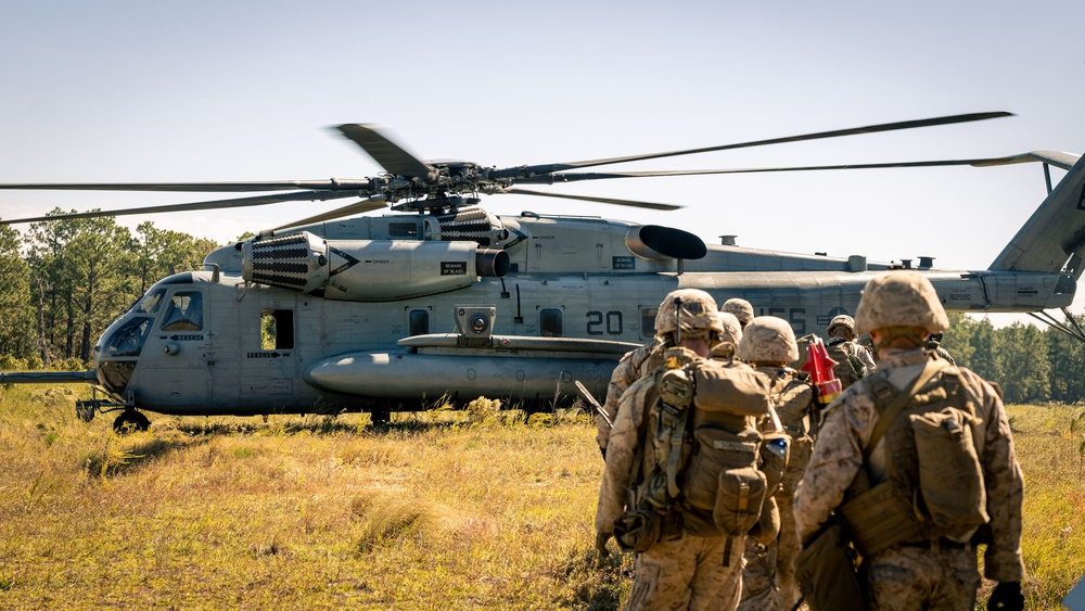 10th Marine Regiment Rolling Thunder: M777 Sky Insertion