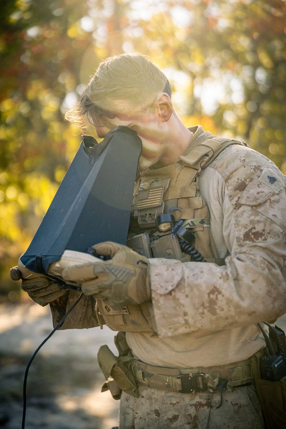 2d Marine Division Assistant Commander visits 10th Marine Regiment during Rolling Thunder