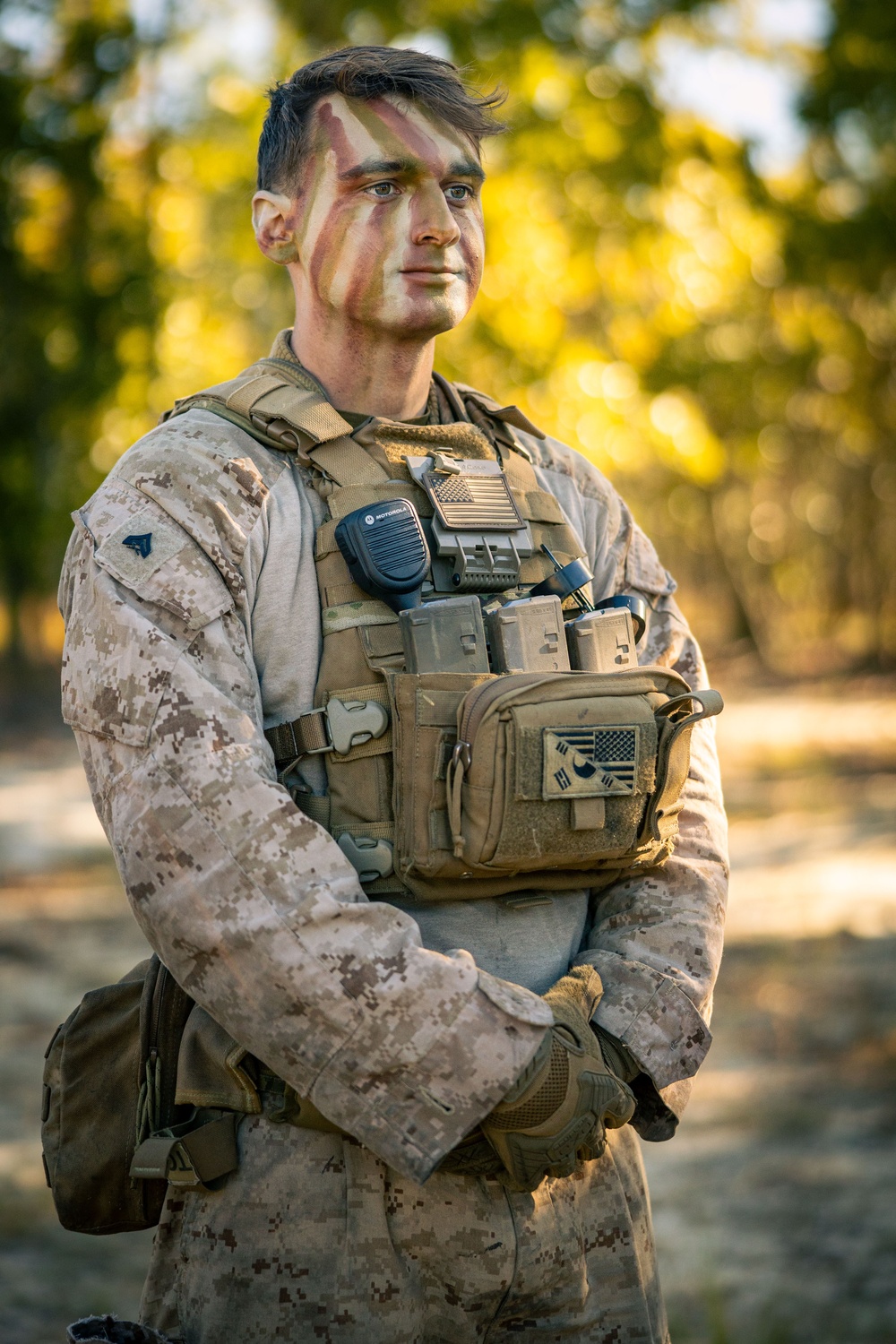 2d Marine Division Assistant Commander visits 10th Marine Regiment during Rolling Thunder