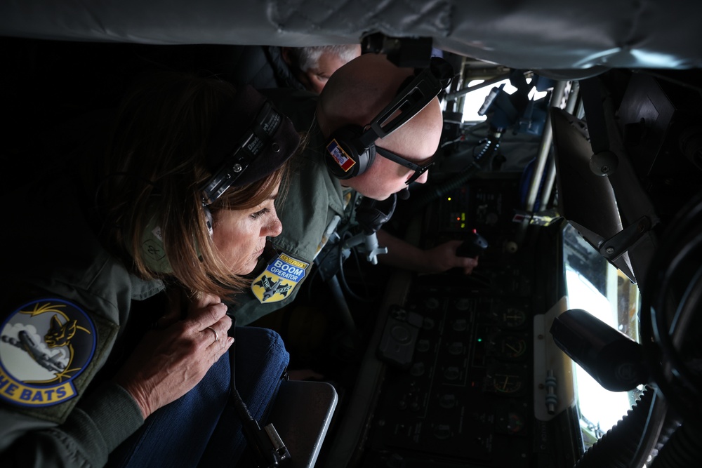 Gov. Reynolds witnesses air refueling