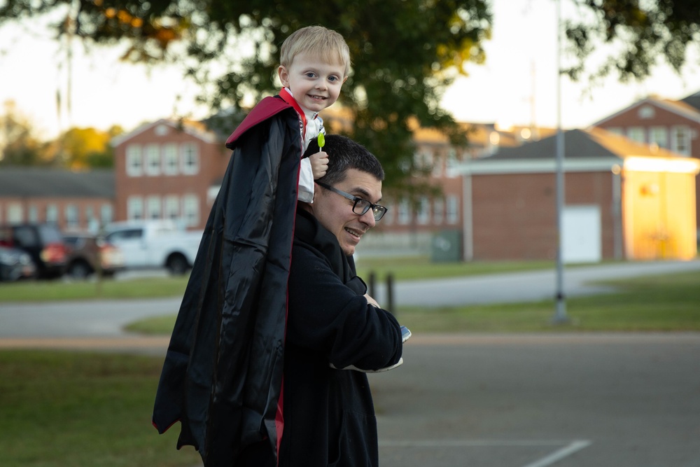 26th Marine Expeditionary Unit's Trunk-or-Treat [Photo 6 of 10]