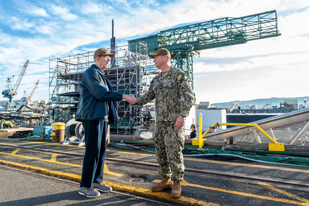 Howard Riggert visits USS Ohio (SSGN 726)